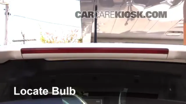 2015 Nissan Rogue Select S 2.5L 4 Cyl. Éclairage Feu de freinage central (remplacer l'ampoule)